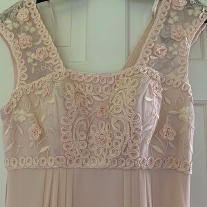 NWT Bloomingdales Maxi Size 6 in Blush